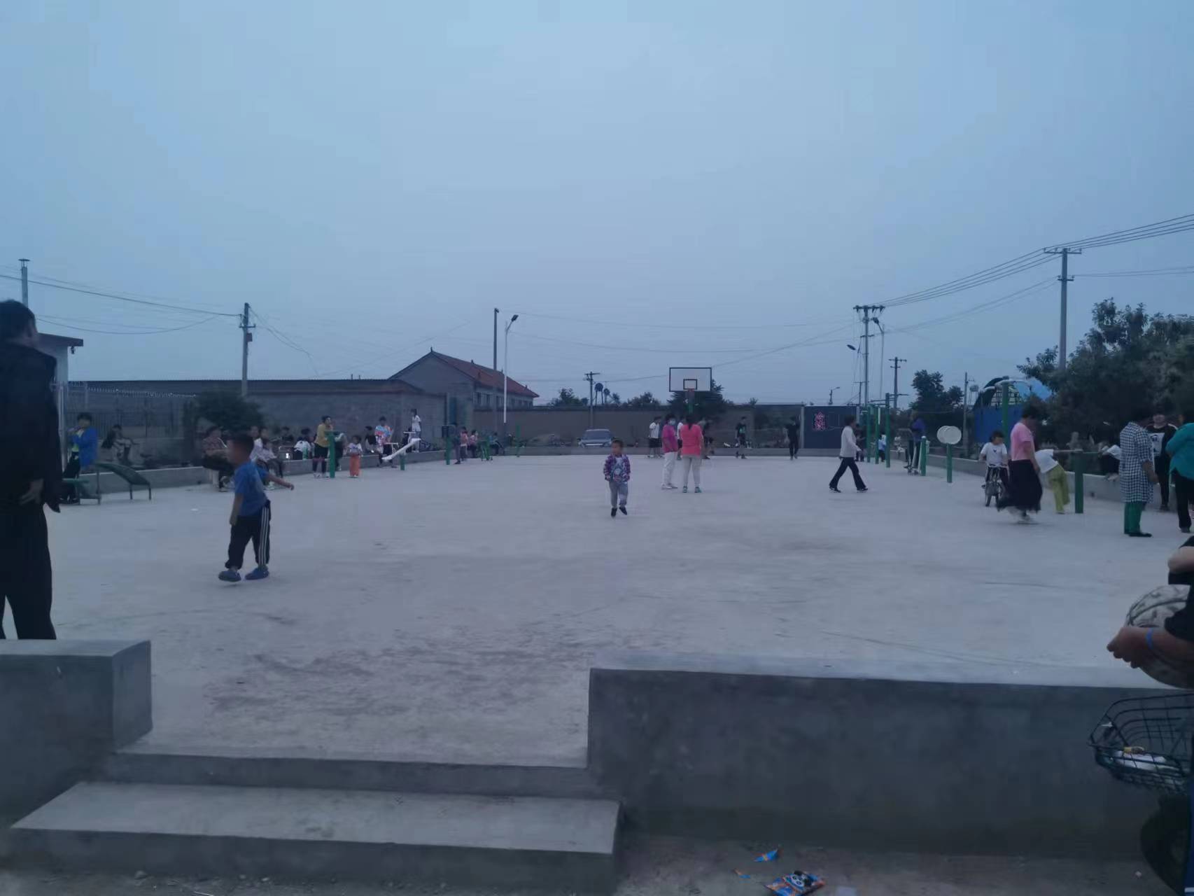 石门镇窄各庄健身广场1
