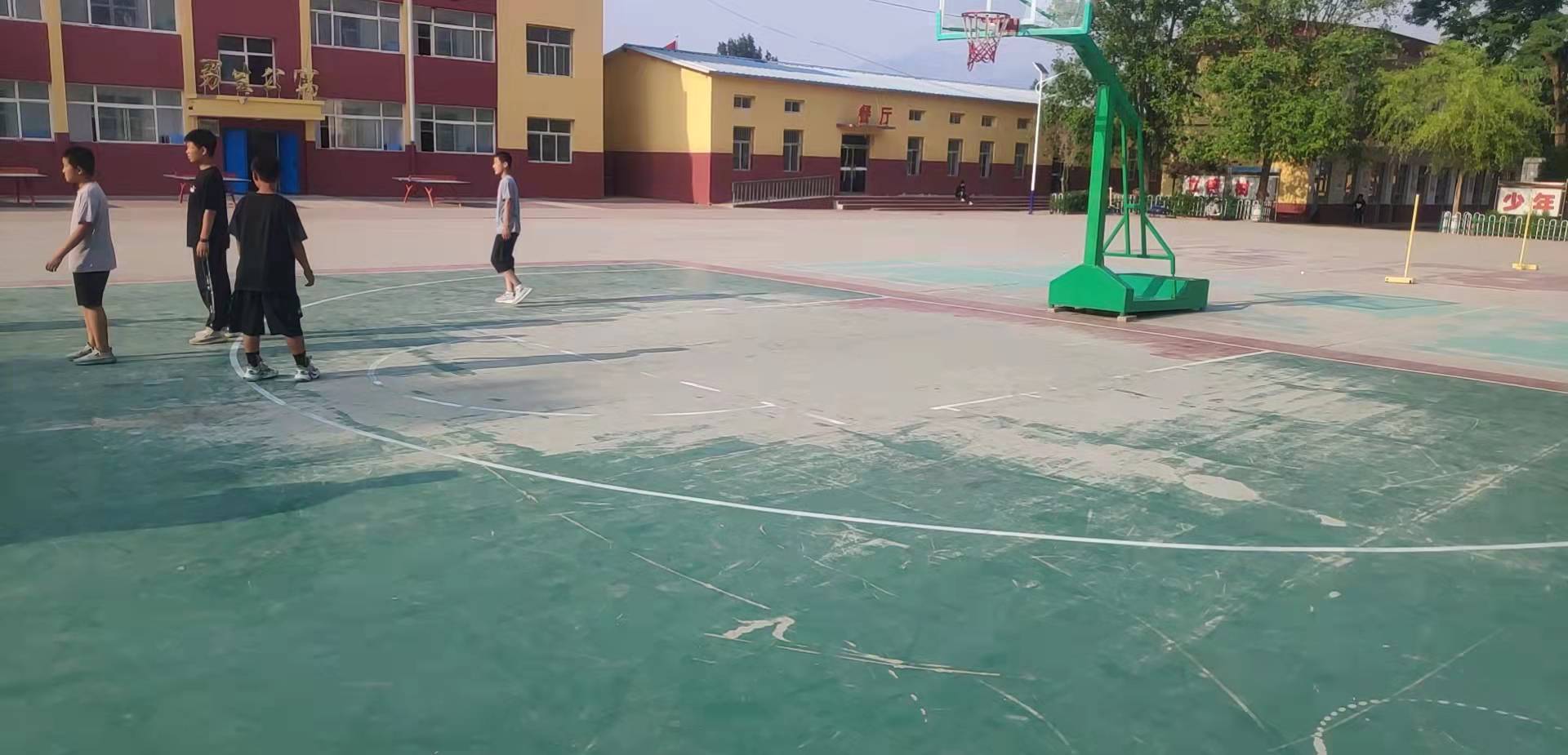 北城子中学篮球场