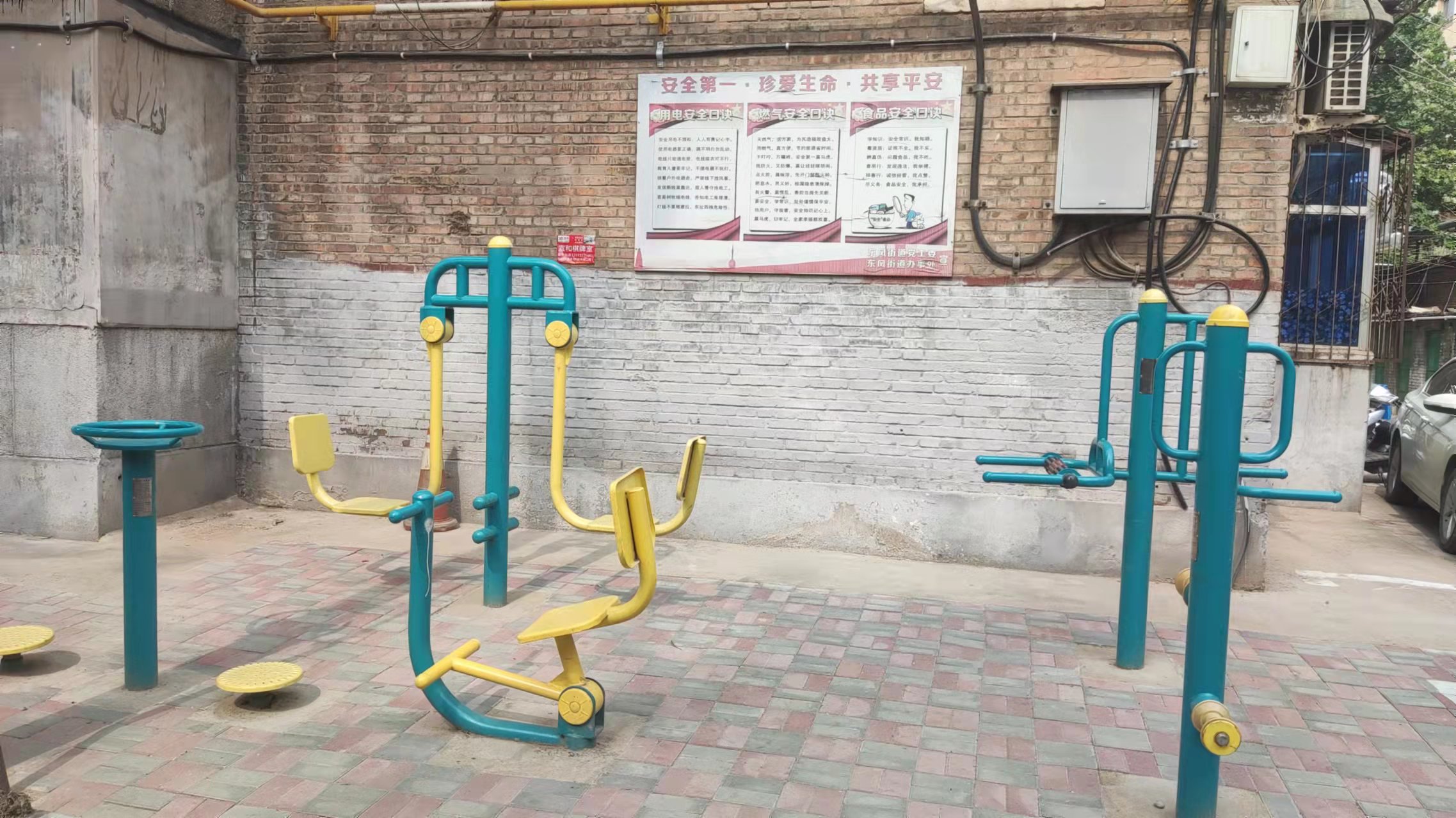 建胜小区邮局后门