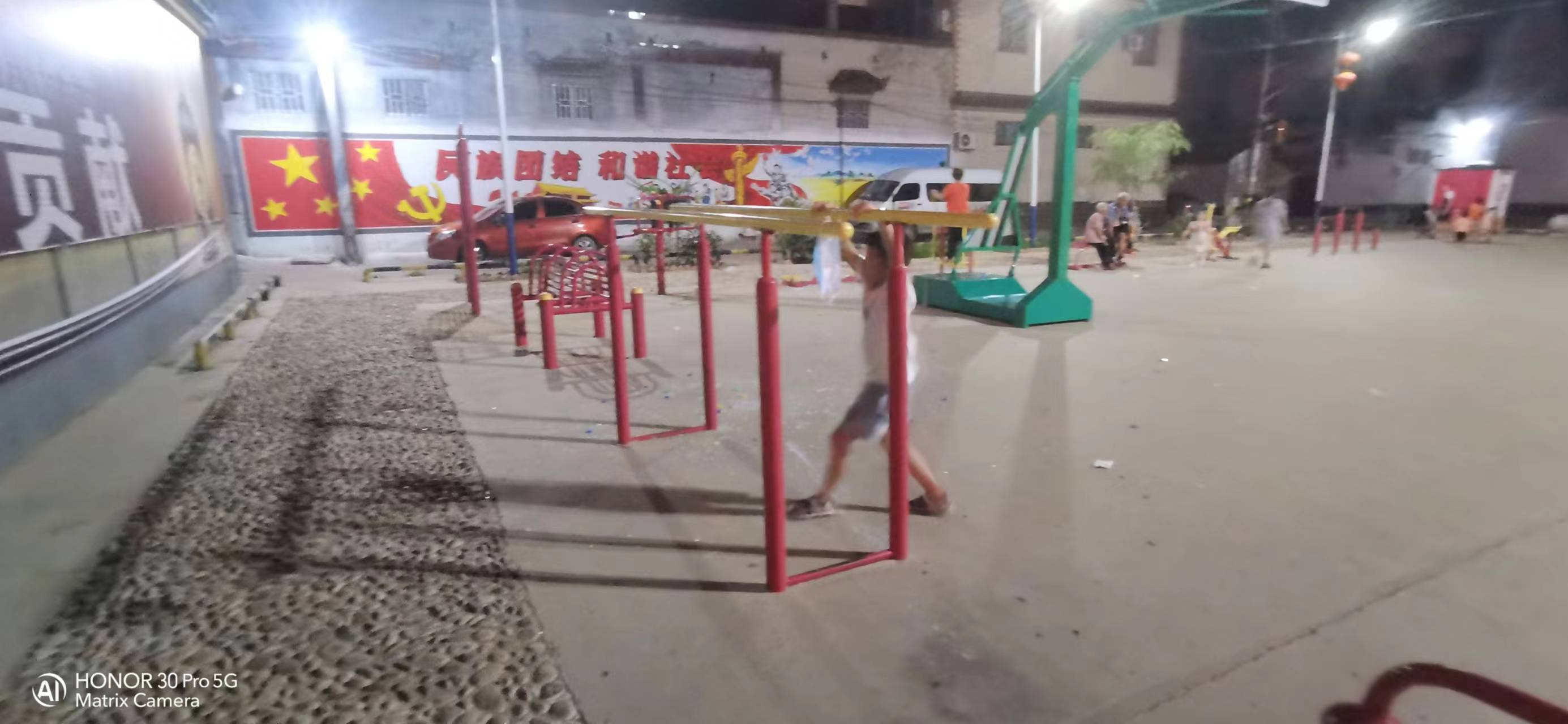 东街村健身广场